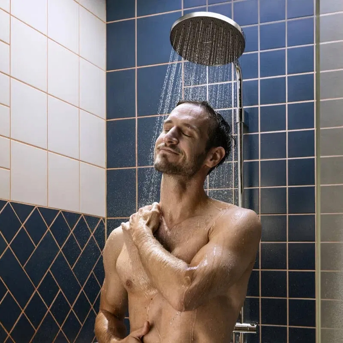 28875000 HG Activera S Душова система Showerpipe 240 1jet EcoSmart з одноважільним змішувачем Varia, хром (1 сорт)